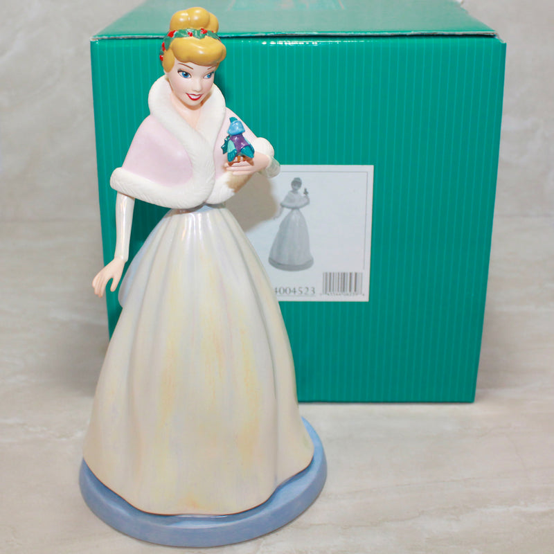 WDCC Cinderella - The Gift of Kindness | 4004523 | Disney | Holiday Series