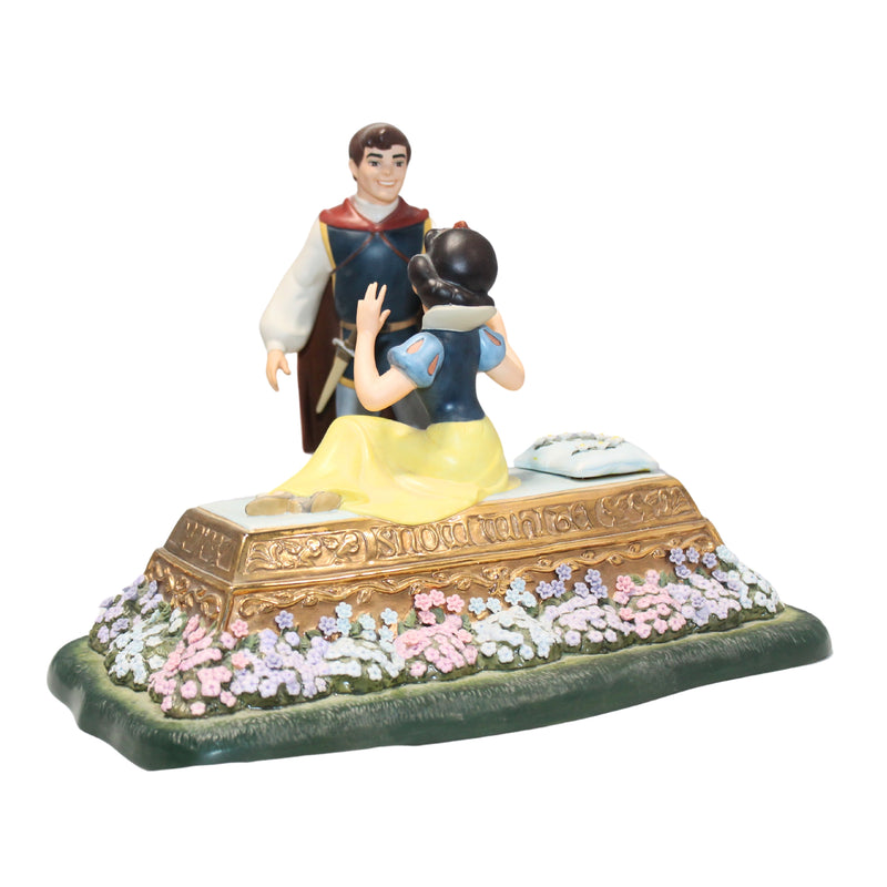 WDCC Snow White and Prince Charming - A Kiss Brings Love Anew | 413070 | Limited to 1,650