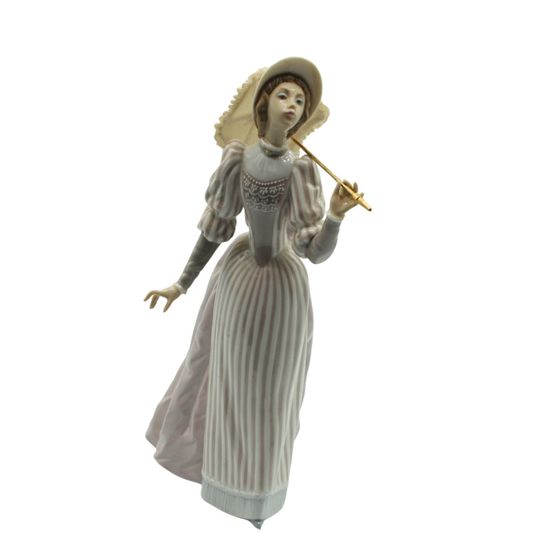 Lladró Figurine: 5324 English Lady