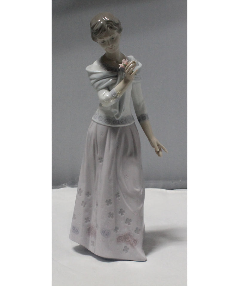 Lladró Figurine: 6981 A Grandmother's Love | Glazed Finish | Please Read