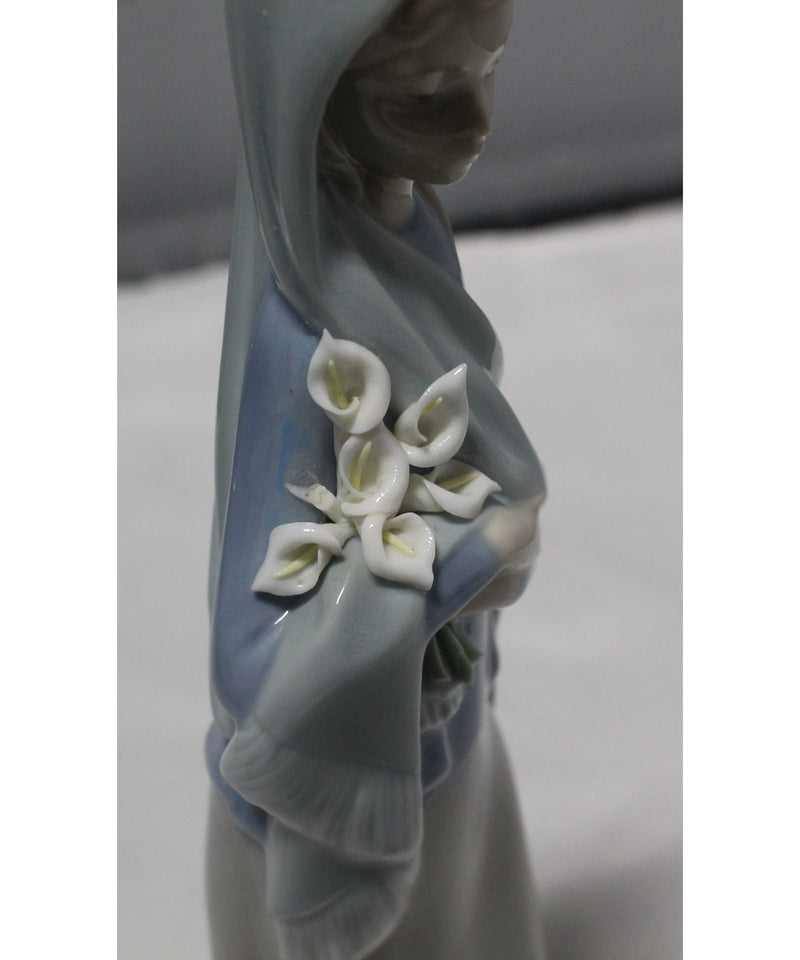 Lladró Figurine: 4650 Girl With Calla Lillies | Glazed Finish | Please Read