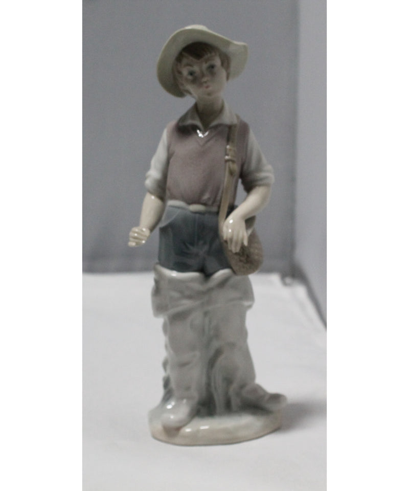 Lladró Figurine: 4809 Going Fishing | Glazed Finish | Missing Fishing Pole