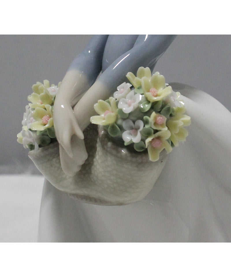 Lladró Figurine: 5467 May Flowers | Glazed Finish | Chipped flowers