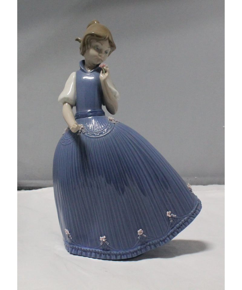 Lladró Figurine: 5121 Girl in Blue Dress | Glazed Finish | Please Read