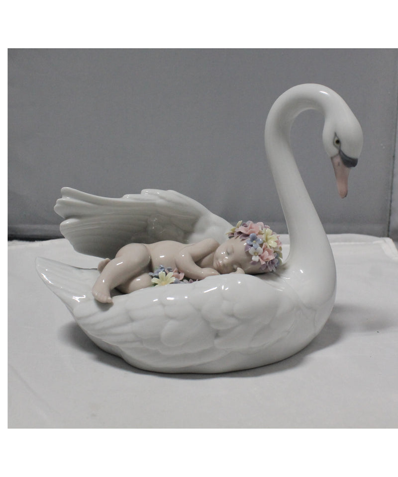 Lladró Figurine: 6758 Drifting through Dreamland | Glazed Finish | Please Read