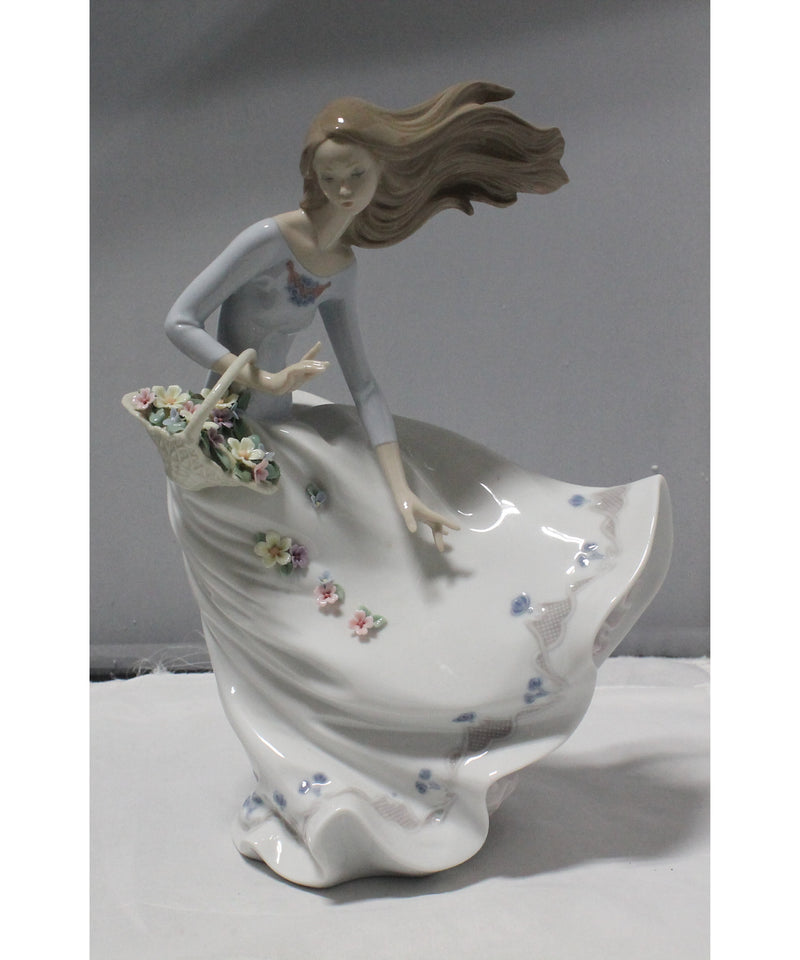 Lladró Figurine: 6767 Petals on the Wind | Glazed Finish | Please Read