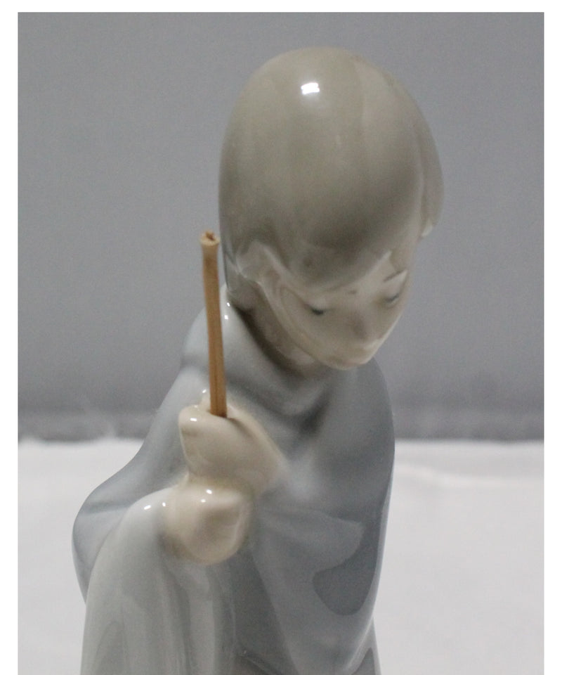 Lladró Figurine:  4672 Saint Joseph | Glazed Finish | Staff is broken