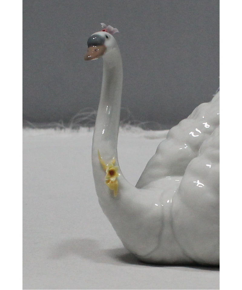 Lladró Figurine:  6499 White Swan | Glazed Finish | broken flower | As Is