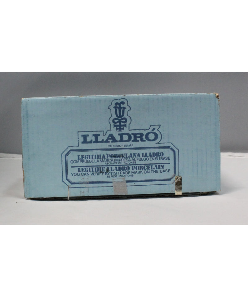 Lladró Figurine:  4808 Wedding | Glazed Finish | broken flower | As Is