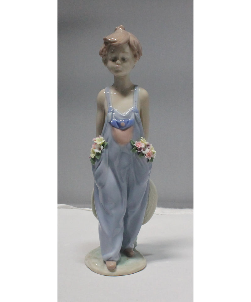 Lladró Figurine:  7650 Pocket Full of Wishes | flower broken | As Is