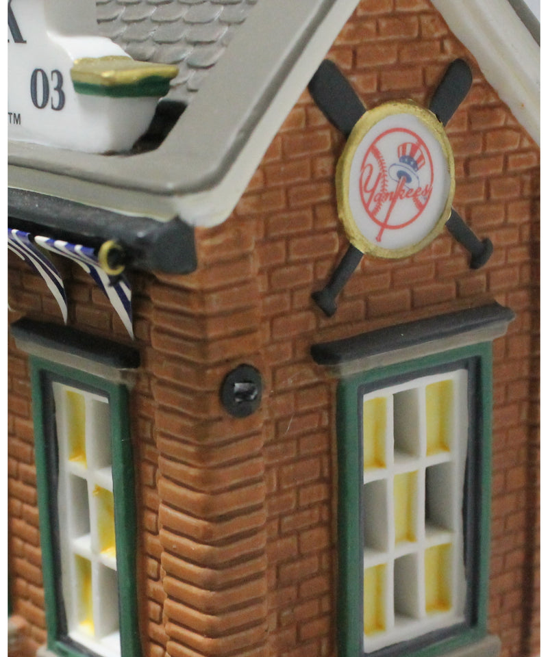 Department 56 | New York Yankees Pub | As Is | Please Read