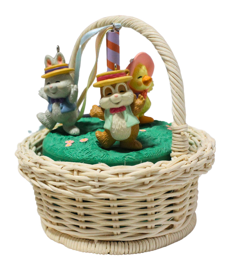 Hallmark Ornament: 1993 Maypole Stroll | QEO8395