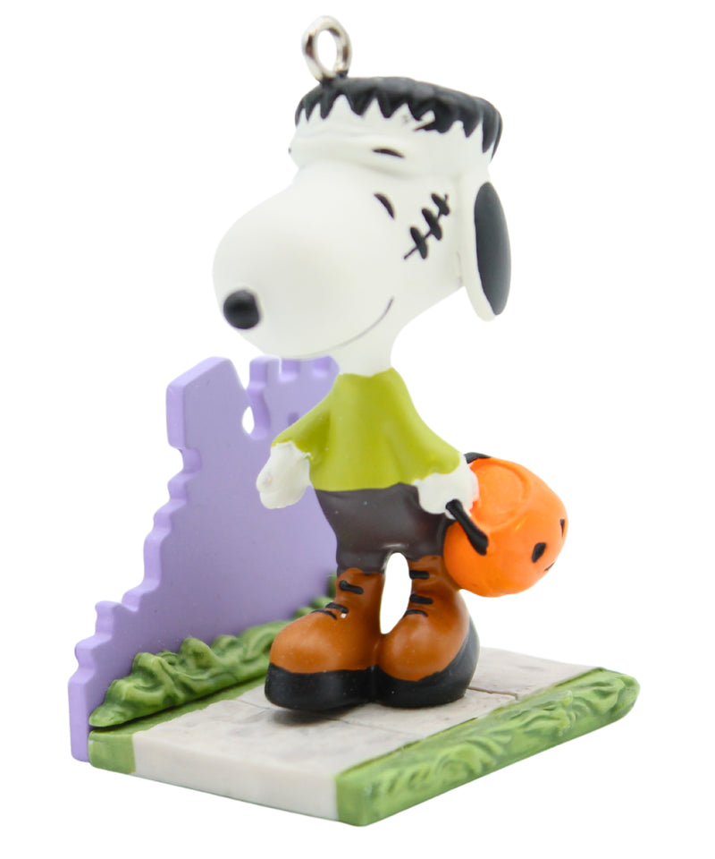 Hallmark Ornament: 2011 A Monstrous Disguise | QFO5217