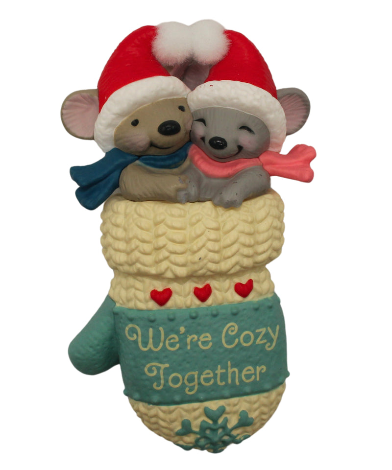 Hallmark Ornament: 2019 We're Cozy Together | QG02377