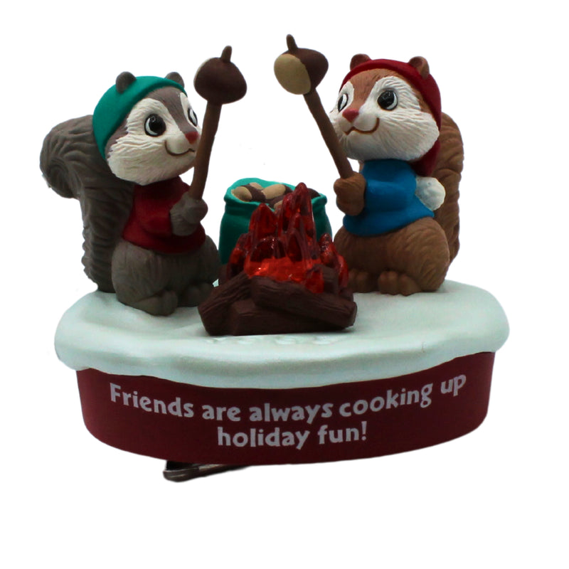 Hallmark Ornament: 1995 Friends Share Fun | QLX7349