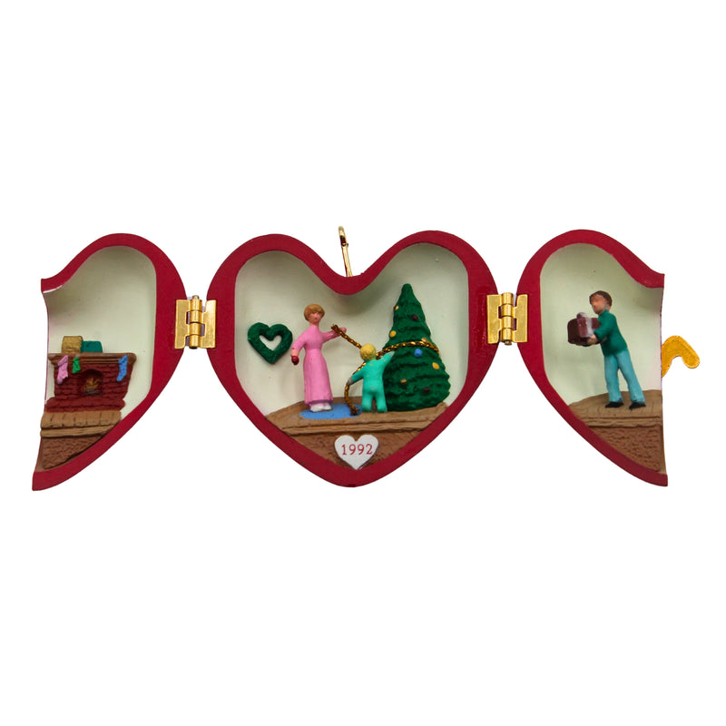 Hallmark Ornament: 1992 Heart of Christmas | QX4411 | Indoor Scene