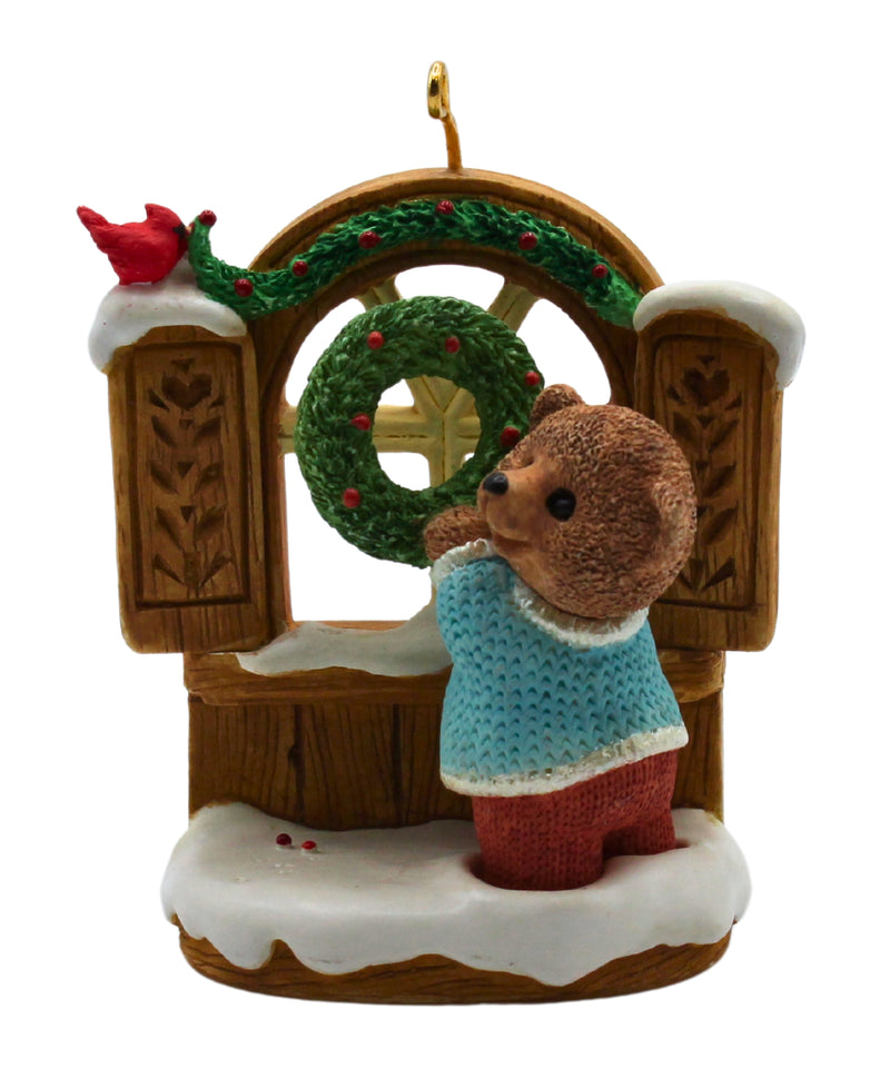 Hallmark Ornament: 1996 Welcome Sign | QX6331