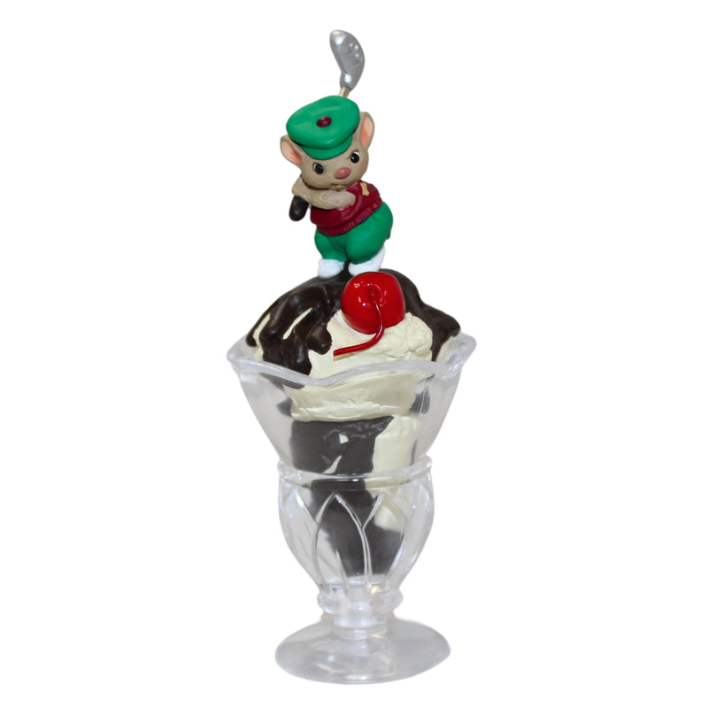 Hallmark Ornament: 1999 Sundae Golfer | QX6617