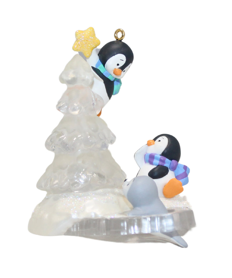 Hallmark Ornament: 2002 Topping the Tree | QX6953