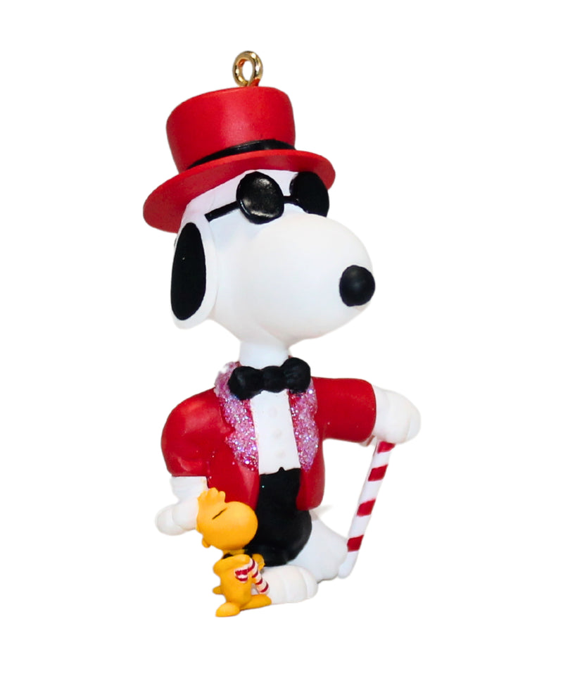 Hallmark Ornament: 2003 Joe Cool | QX8099 | Snoopy