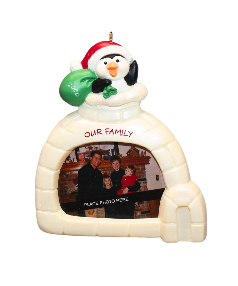 Hallmark Ornament: 2000 Our Family | QX8211