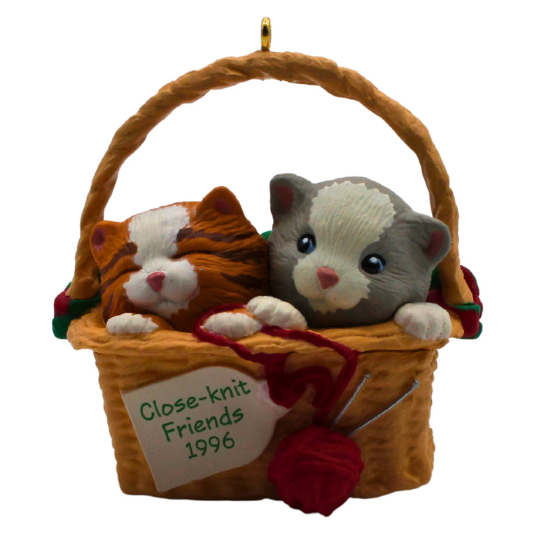 Hallmark Ornament: 1996 Close Knit Friends | QX8574