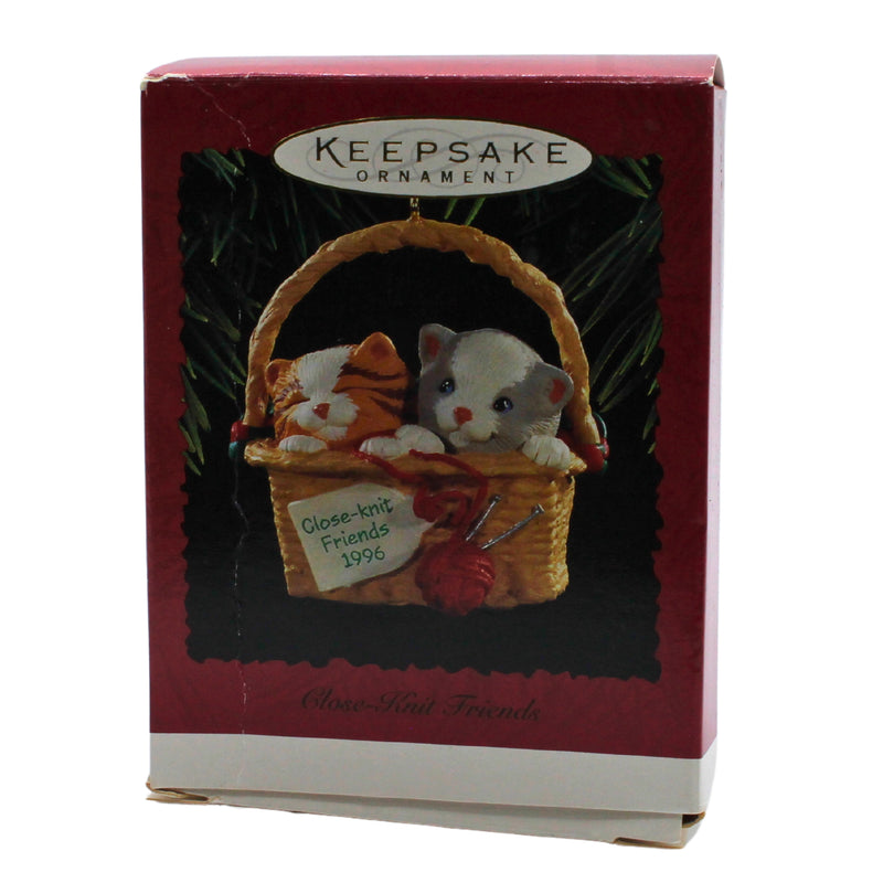 Hallmark Ornament: 1996 Close Knit Friends | QX8574