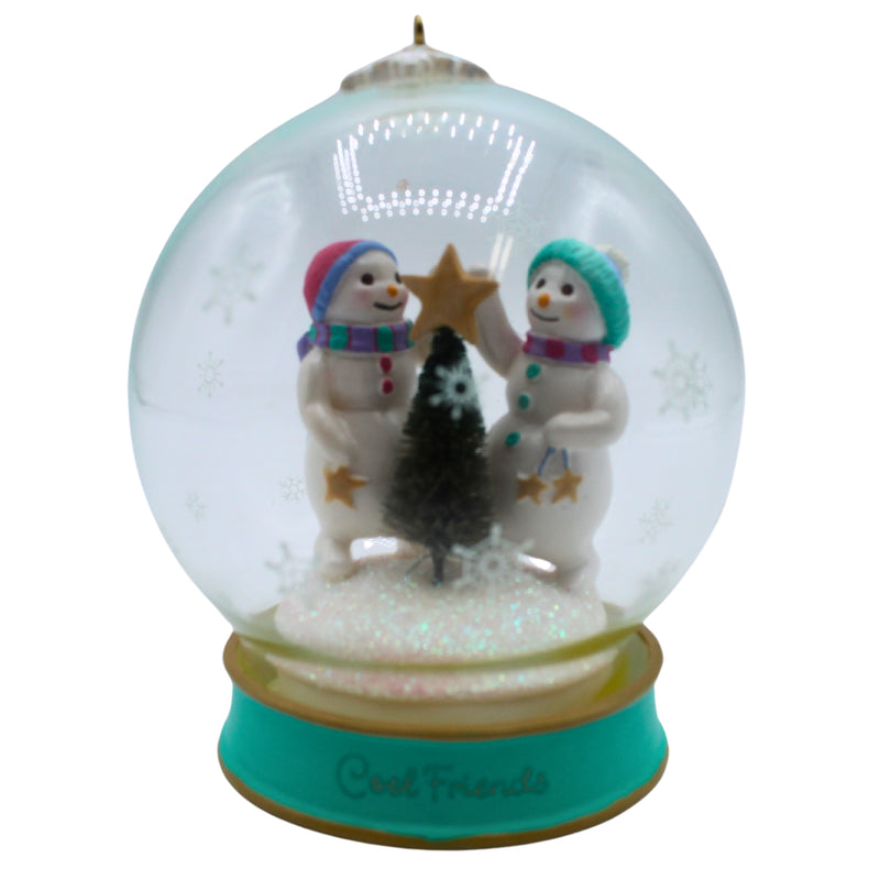 Hallmark Ornament: 2002 Cool Friends | QX8706