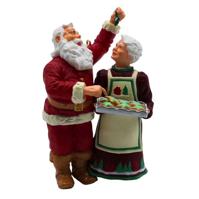 Hallmark Ornament: 2001 Santa Sneaks a Sweet | QX8862