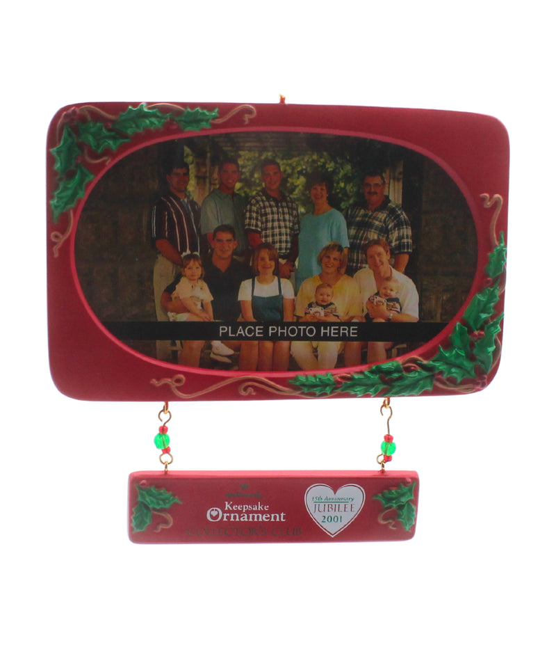 Hallmark Ornament: 2001 Our Family | QX8995