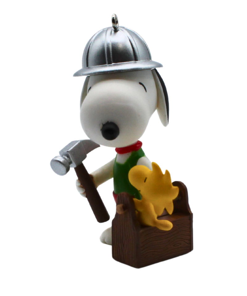 Hallmark Ornament: 2015 Building Buddies Snoopy | QX9017 | Peanuts