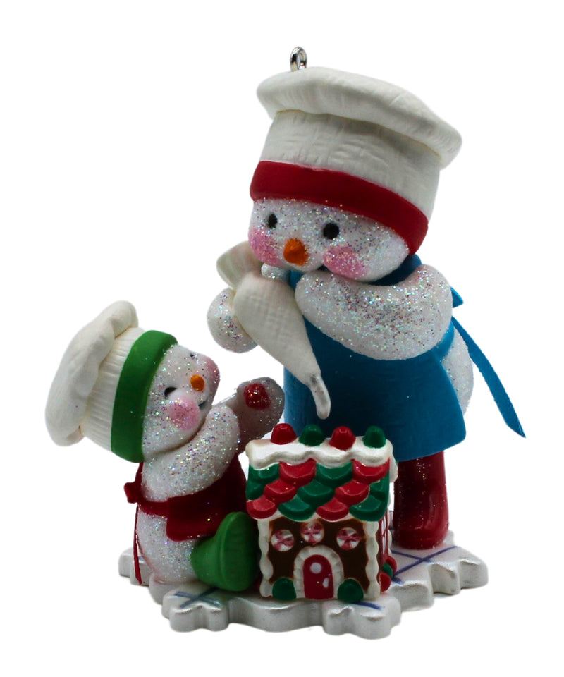 Hallmark Ornament: 2016 Frosting Friends | QX9071