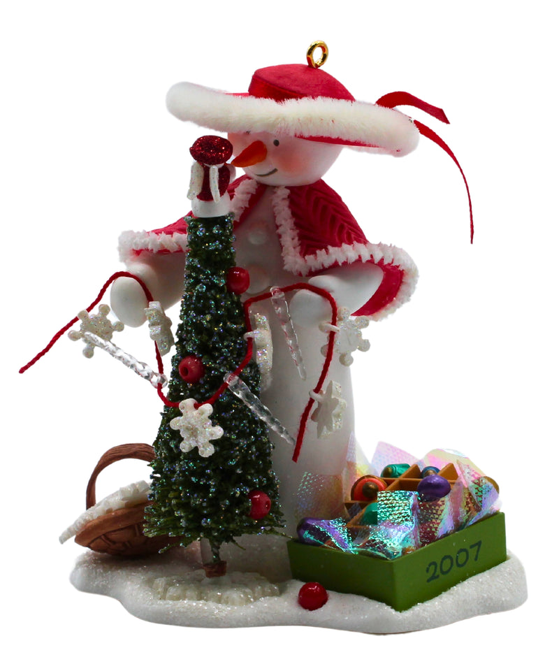 Hallmark Ornament: 2007 Decorating Snow Lady | QXC7003