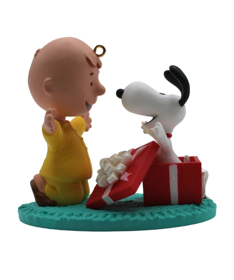 Hallmark Ornament: 2015 A Snoopy for Christmas | QXI2399 | Peanuts