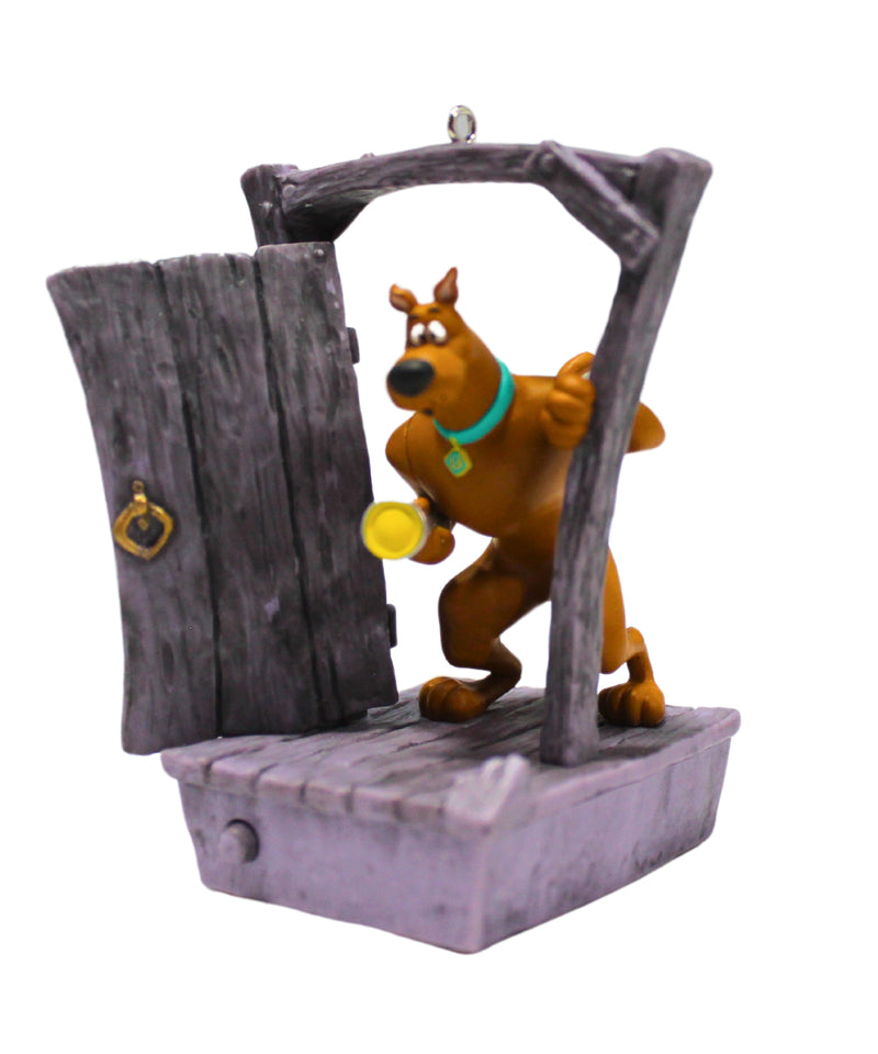 Hallmark Ornament: 2014 Scooby Gets Spooked | QXI2453 | Scooby-Doo