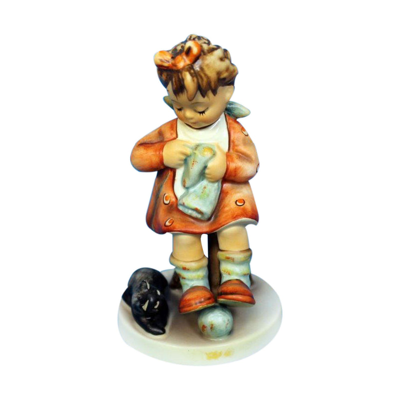 Hummel Figurine: 133, Mother's Helper