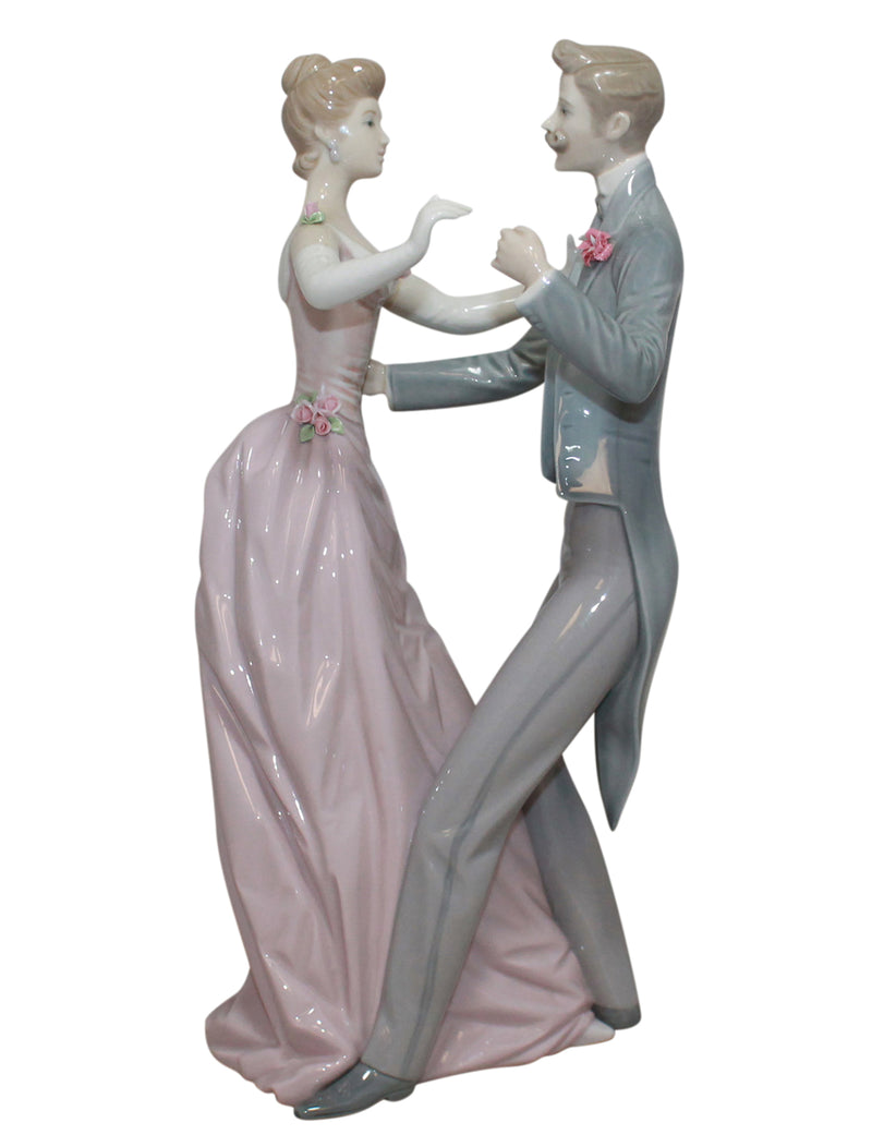 Lladró Figurine: 1373 Anniversary Waltz