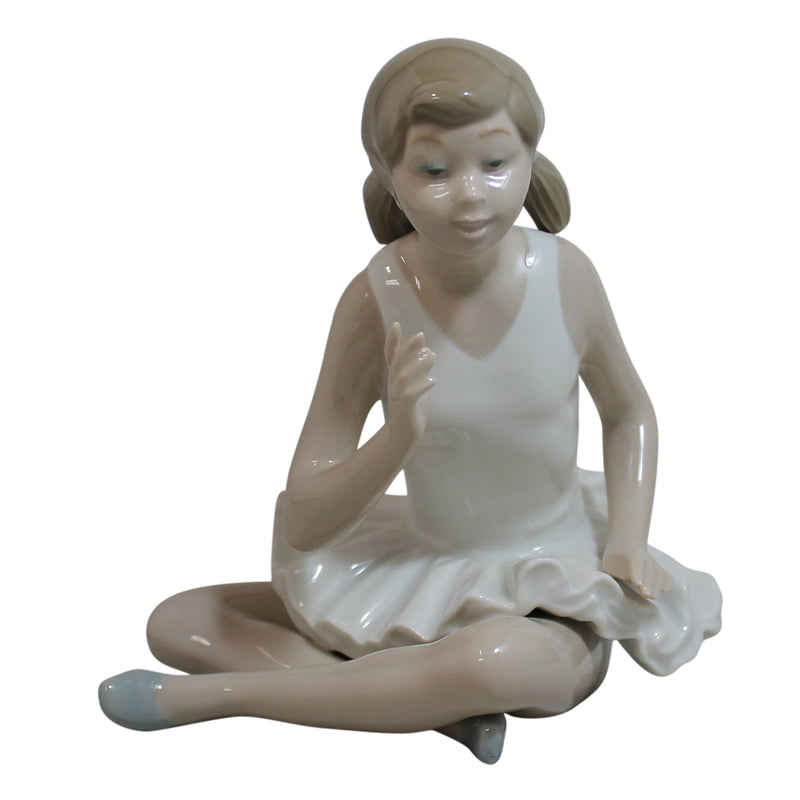 Lladró Figurine: Nao 146 Attentive Ballet