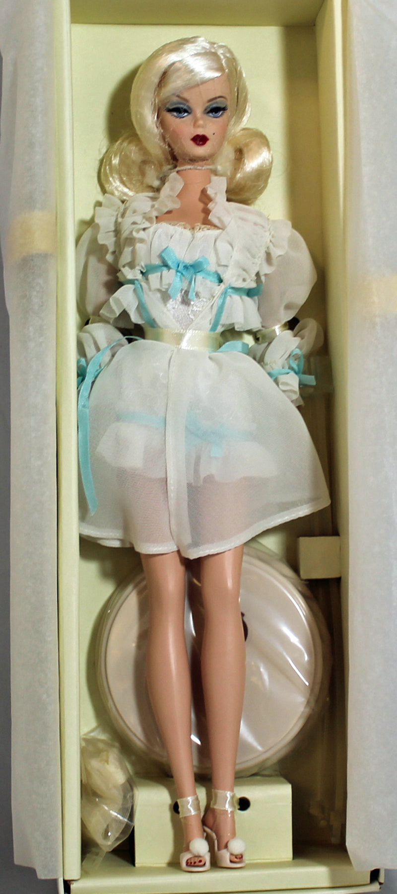 2006 The Ingenue Barbie (K7932)