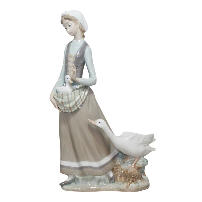 Lladró Figurine: 4815 Girl with Goose