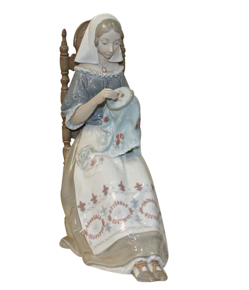 Lladró Figurine: 4865 Embroiderer