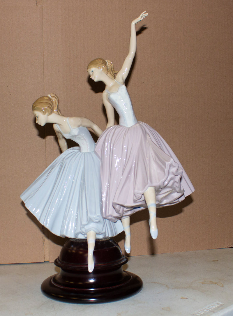 Lladro Figurine: 5035 Act II - As Is