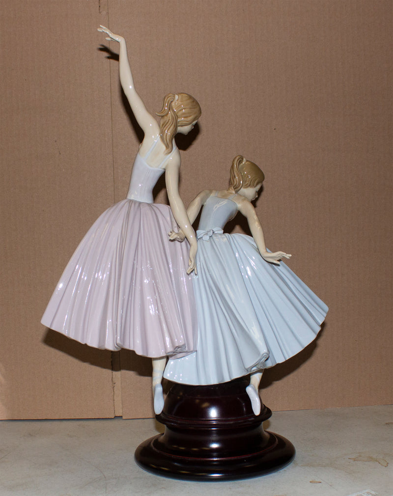 Lladro Figurine: 5035 Act II - As Is