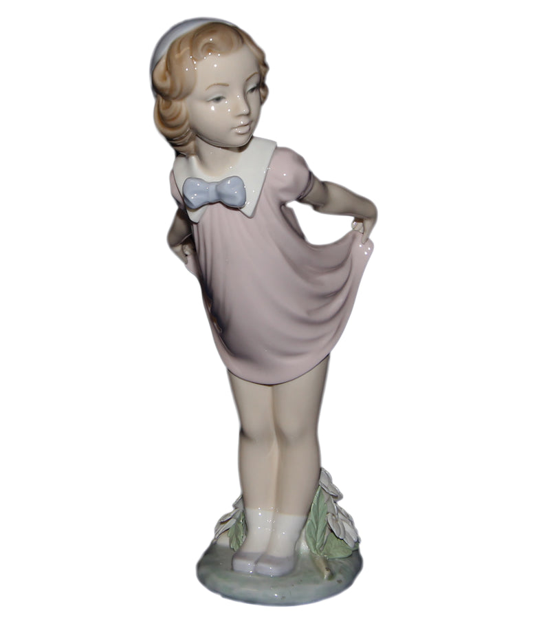 Lladró Figurine: 5038 Girl Bowling