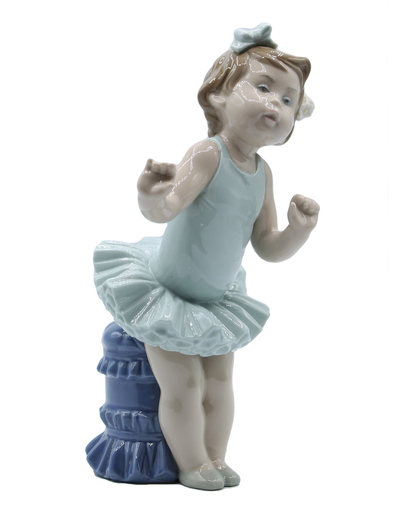 Lladró Figurine: 5104 Little Ballet Girl