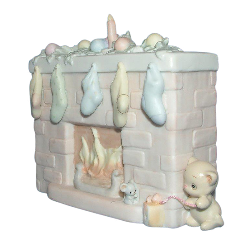 Precious Moments: 524883 Christmas Fireplace