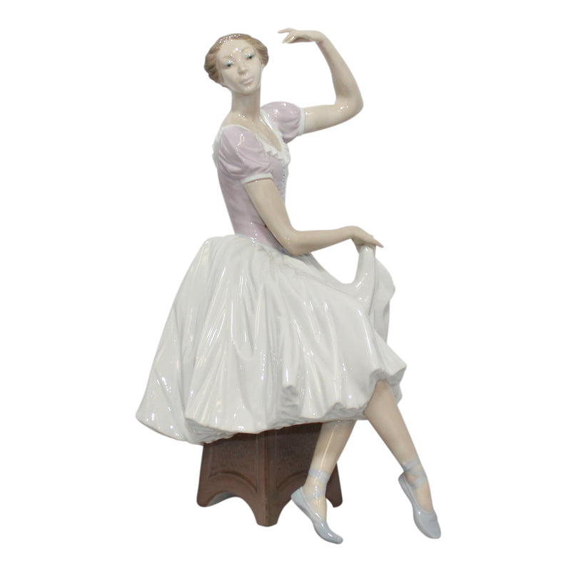 Lladró Figurine: 5275 Weary Ballerina