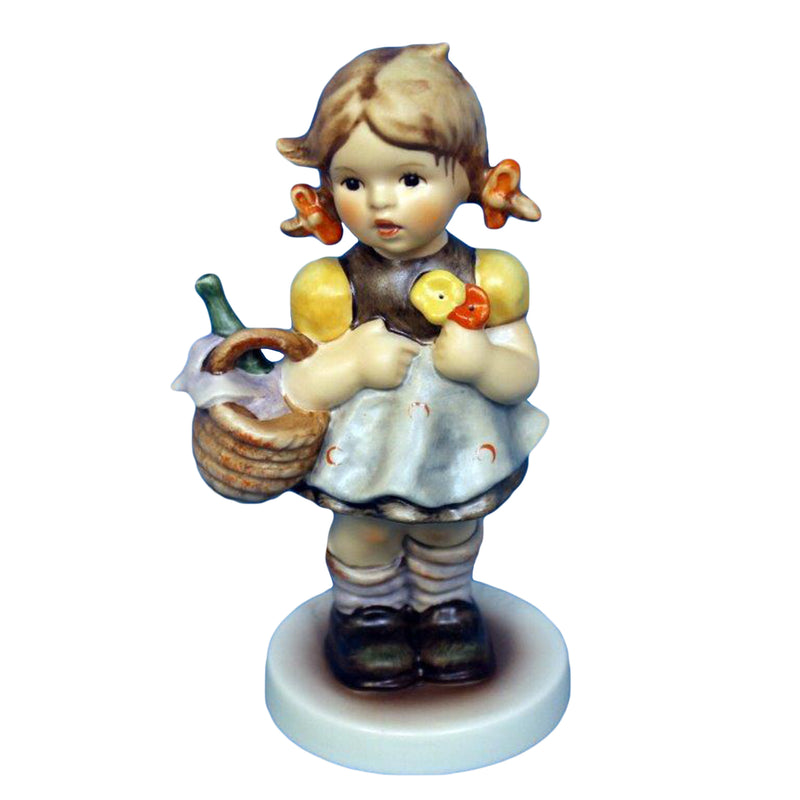 Hummel Figurine: 563/0, Little Visitor