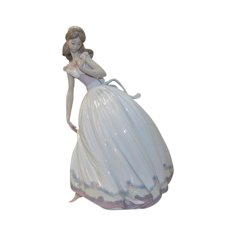 Lladró Figurine: 5957 The Glass Slipper