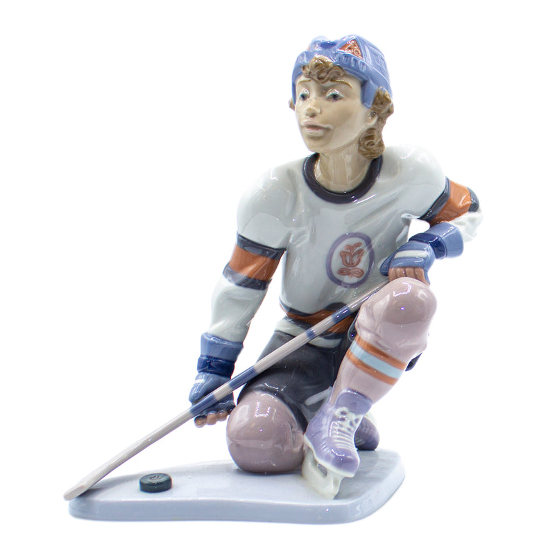 Lladró: 6108-SP Hockey Player - Prototype